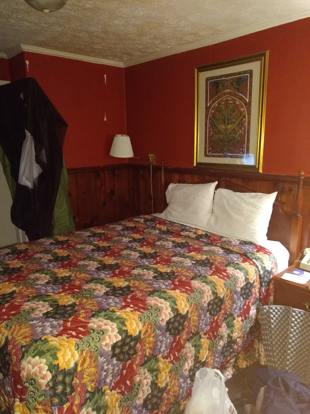 Green Crest Motel | 741 S High St, Mt Orab, OH 45154, USA | Phone: (937) 444-4115