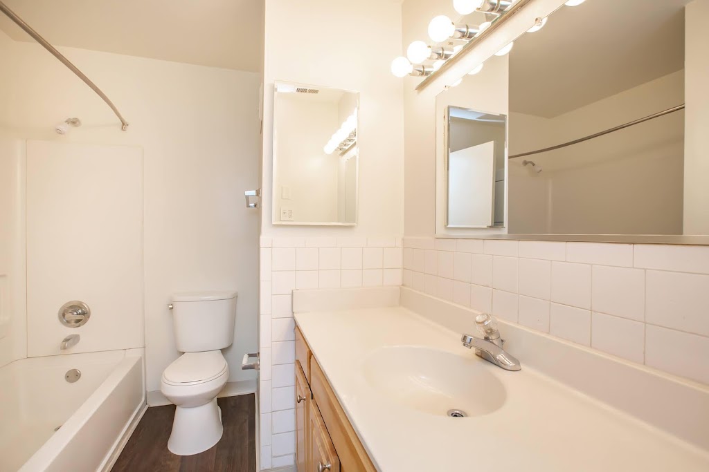 Waterside at Lynnhaven | 888 S Club House Rd, Virginia Beach, VA 23452, USA | Phone: (757) 468-3000