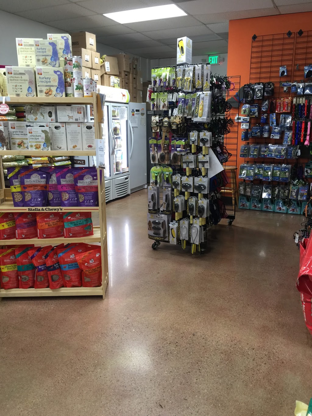 Hanks Pet Food Market LLC | 2287 W Eisenhower Blvd, Loveland, CO 80537, USA | Phone: (970) 685-8621