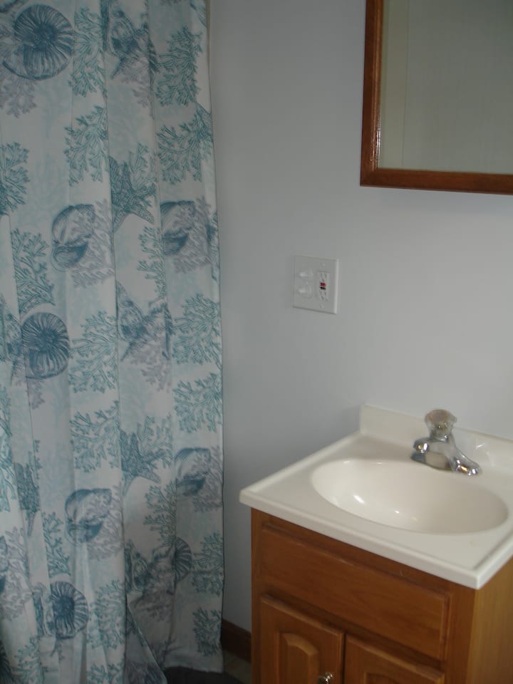 Cozy Crab Cottage | 3 Hillier Rd, Gloucester, MA 01930, USA | Phone: (978) 790-2715