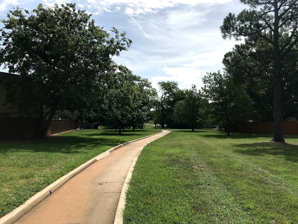 Hall Park Trails | 2337 Rockwood Ln, Norman, OK 73071, USA | Phone: (405) 366-5472