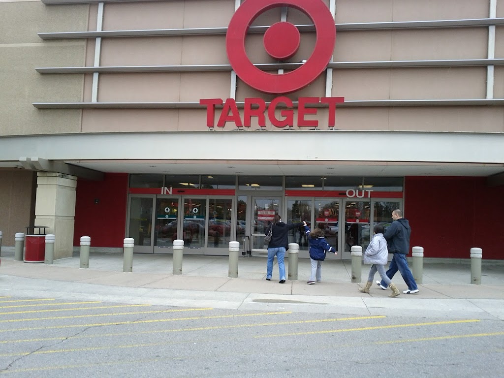 Target | 26650 Ford Rd, Dearborn Heights, MI 48127, USA | Phone: (313) 565-0404