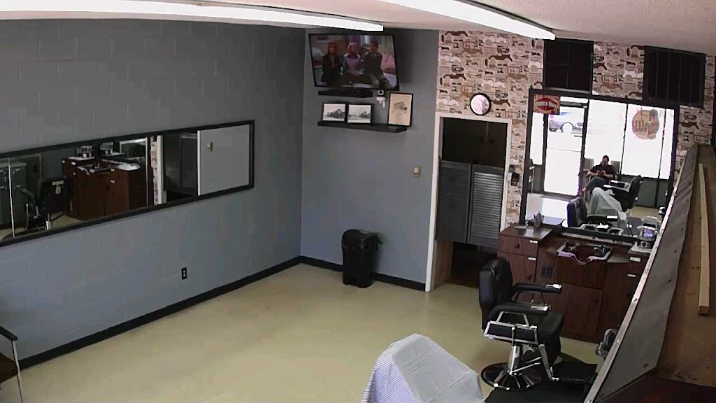 Ulloas Barber Shop | 3323 Santa Fe St, Riverbank, CA 95367 | Phone: (209) 869-3319