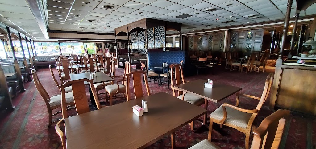 The Lamplighter Restaurant | 6566 William Penn Hwy, Delmont, PA 15626, USA | Phone: (724) 468-4545