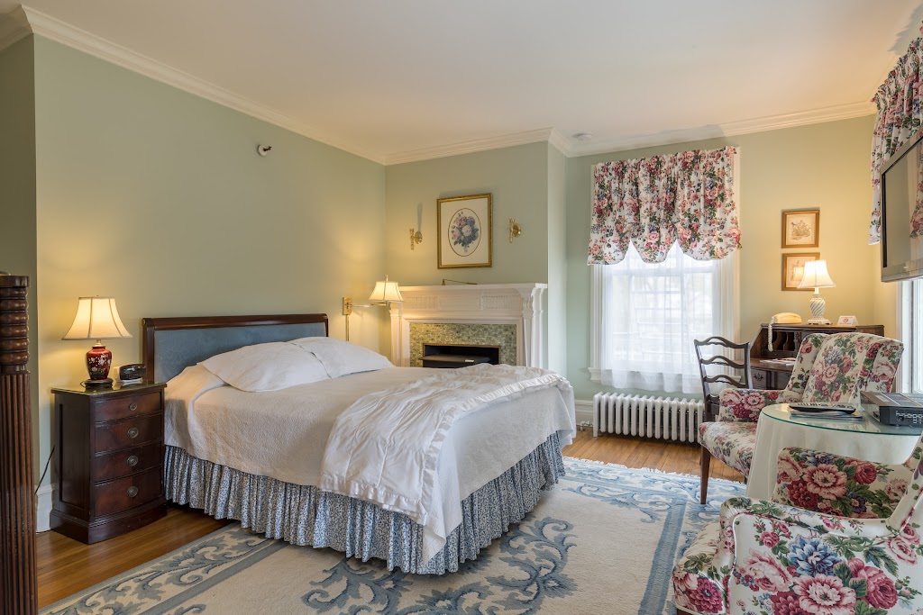 Stanton House Inn | 76 Maple Ave, Greenwich, CT 06830, USA | Phone: (203) 869-2110