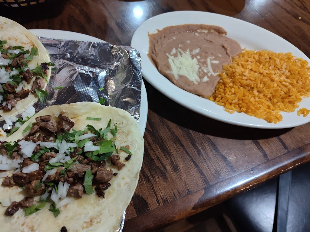 La Isla Mexican Grill | 1600 S Lee St, Fort Gibson, OK 74434, USA | Phone: (918) 203-5042