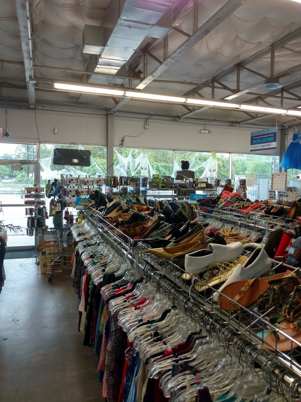 Goodwill | 836 Airport Blvd, Austin, TX 78702 | Phone: (512) 389-3277