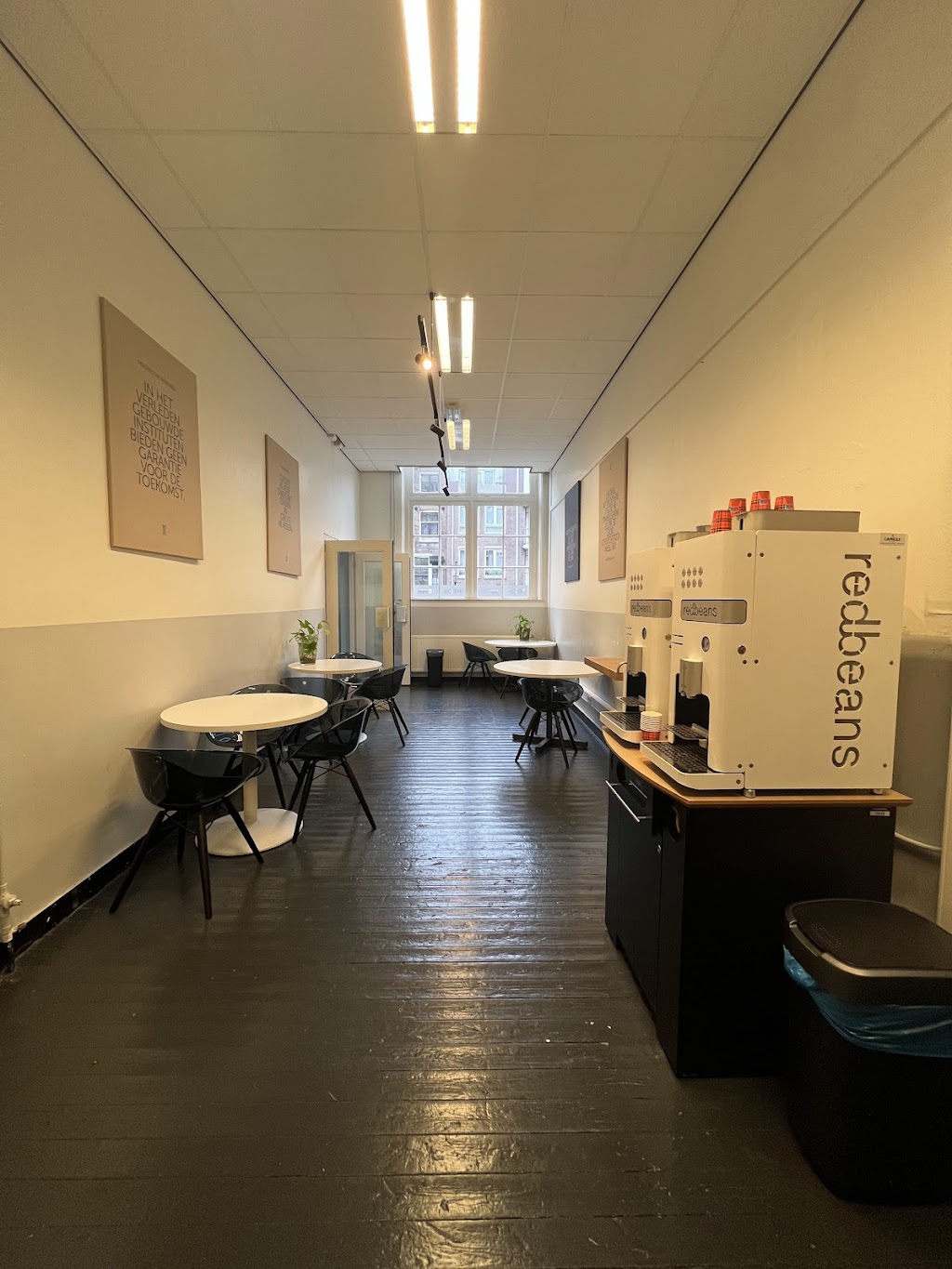 UE Amsterdam (University of Applied Sciences Europe) | Passeerdersgracht 23, 1016 XG Amsterdam, Netherlands | Phone: 020 675 8567