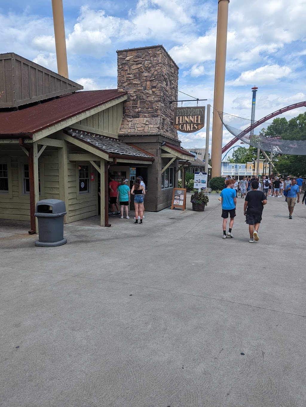 Rivertown Funnel Cakes | 6300 Kings Island Dr, Mason, OH 45040, USA | Phone: (513) 754-5700