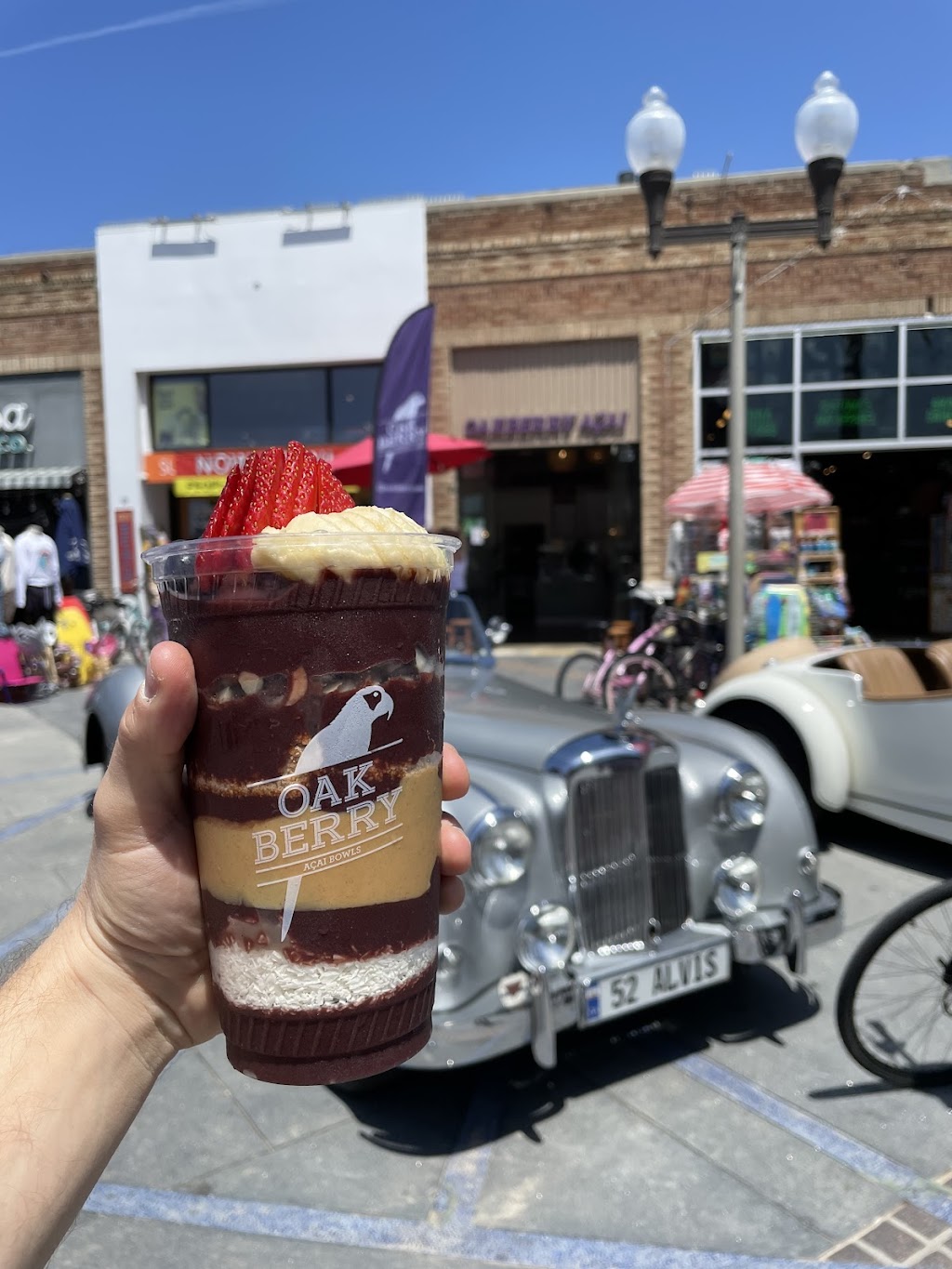 Oakberry Acai Bowls & Smoothies | Hermosa Beach | 25 Pier Ave, Hermosa Beach, CA 90254, USA | Phone: (424) 350-5920