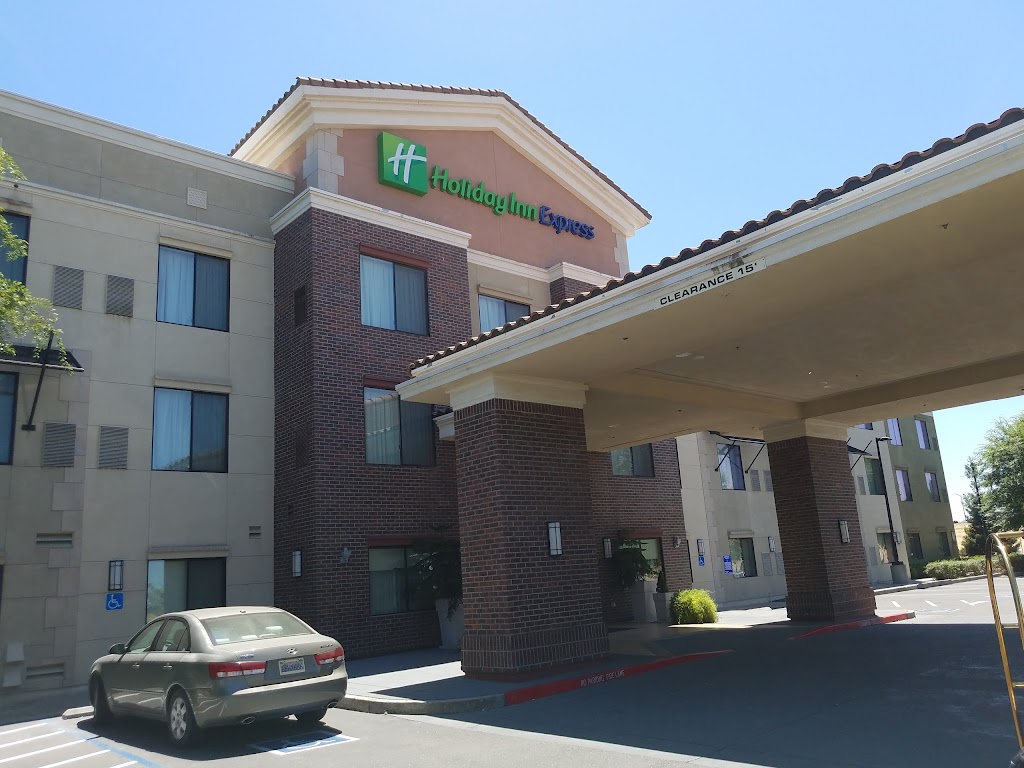 Holiday Inn Express & Suites Lincoln-Roseville Area | 155 Ferrari Ranch Rd, Lincoln, CA 95648, USA | Phone: (916) 644-3440