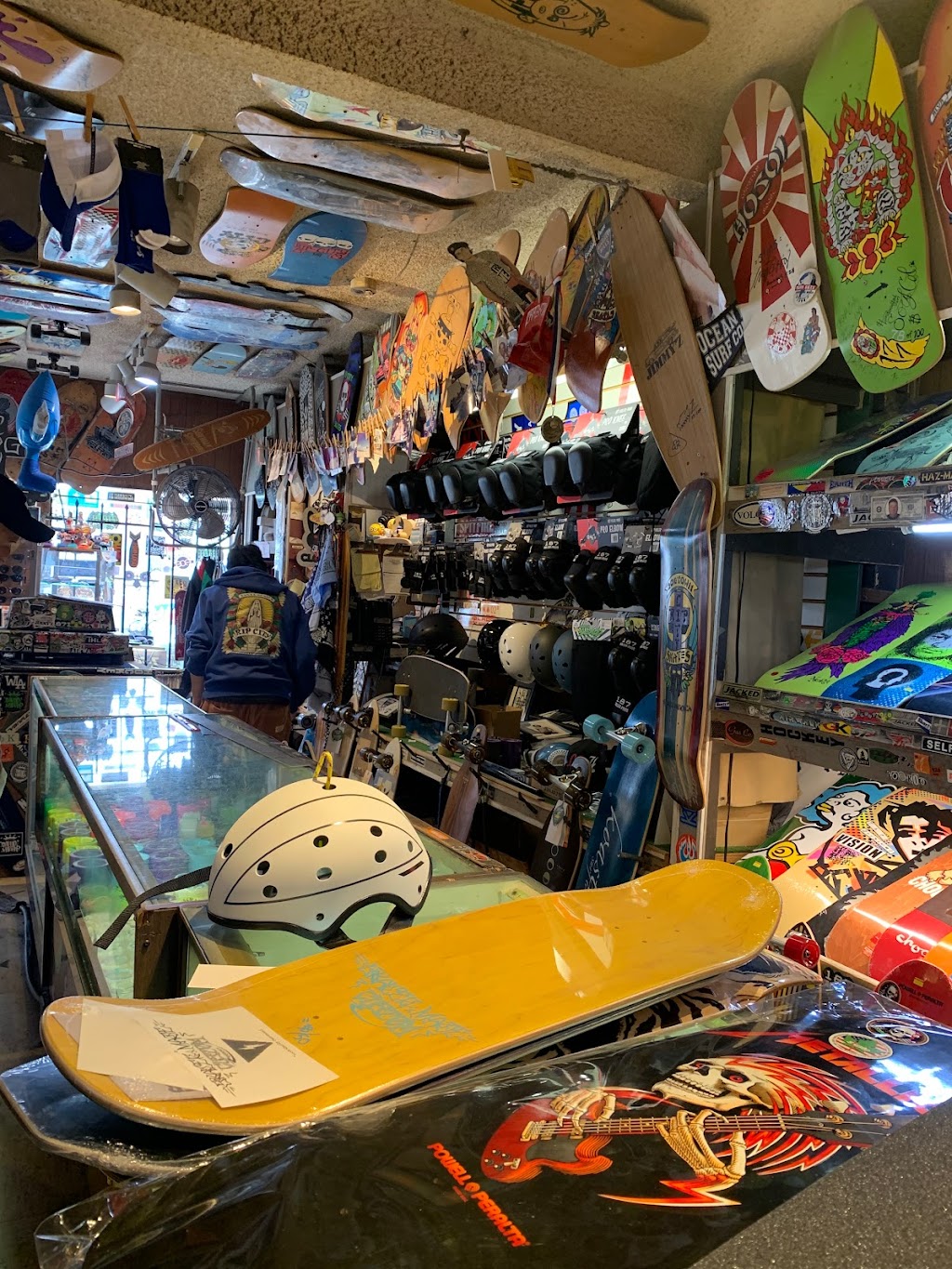 Rip City Skates | 2709 Santa Monica Blvd A, Santa Monica, CA 90404, USA | Phone: (310) 828-0388