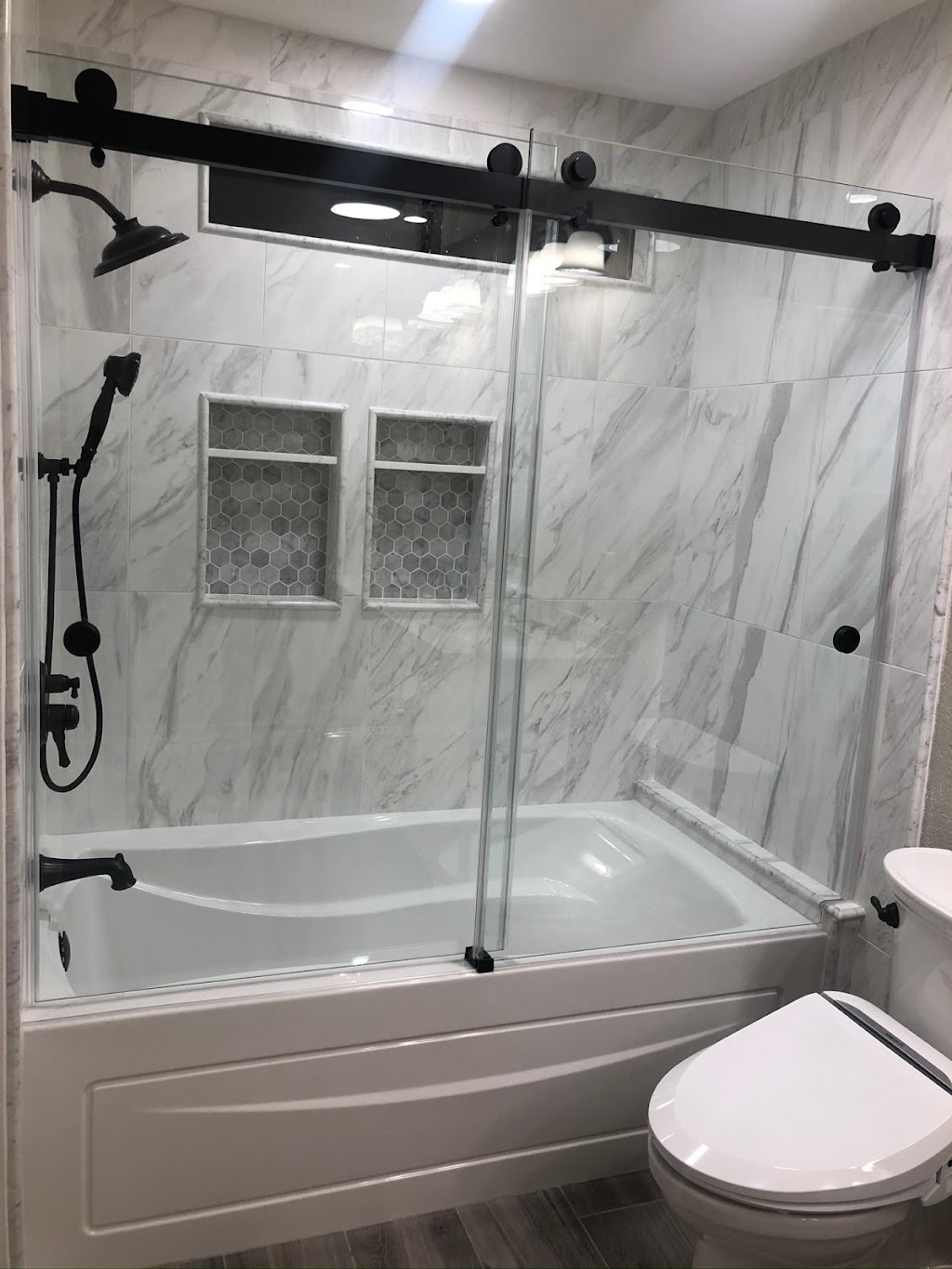 silver shower doors | 11920 Mariposa Rd #5, Hesperia, CA 92345, USA | Phone: (760) 490-1228