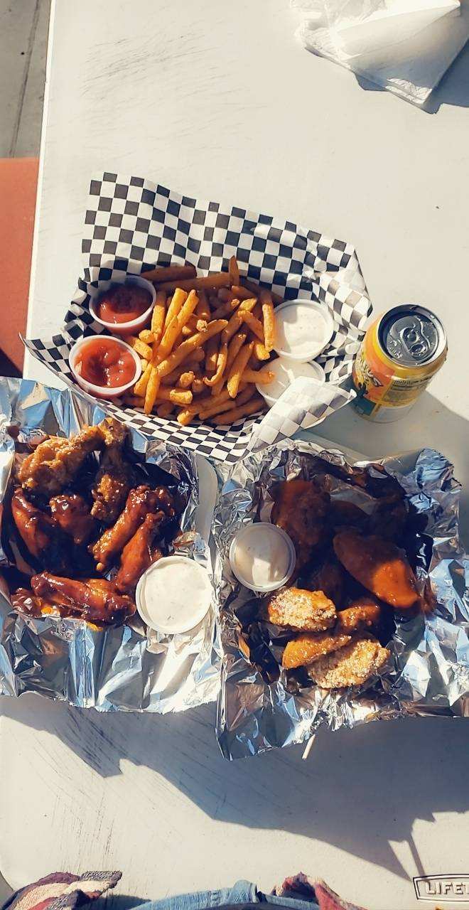 Dat Guys Wingz | 17977 Valley Blvd, Bloomington, CA 92316, USA | Phone: (909) 665-5370