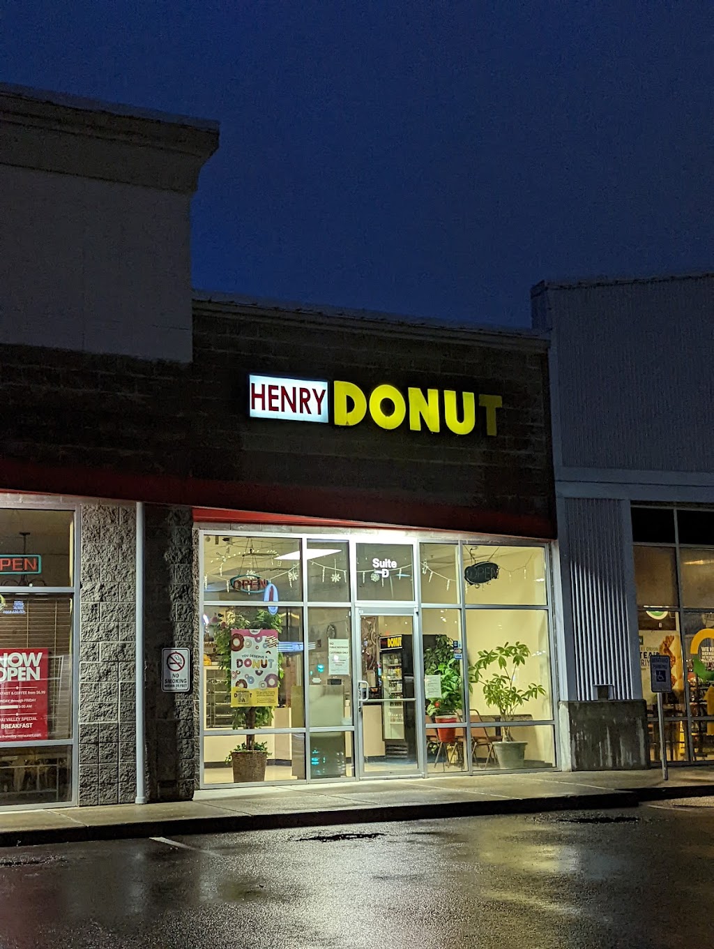 Henrys Donuts | 7415 Hardeson Rd STE D, Everett, WA 98203, USA | Phone: (425) 355-0285