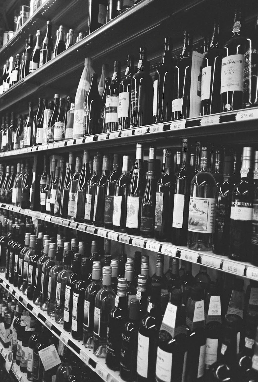 Lakeside Wine + Spirits | 1916 Wayzata Blvd #1, Long Lake, MN 55356, USA | Phone: (952) 404-2500