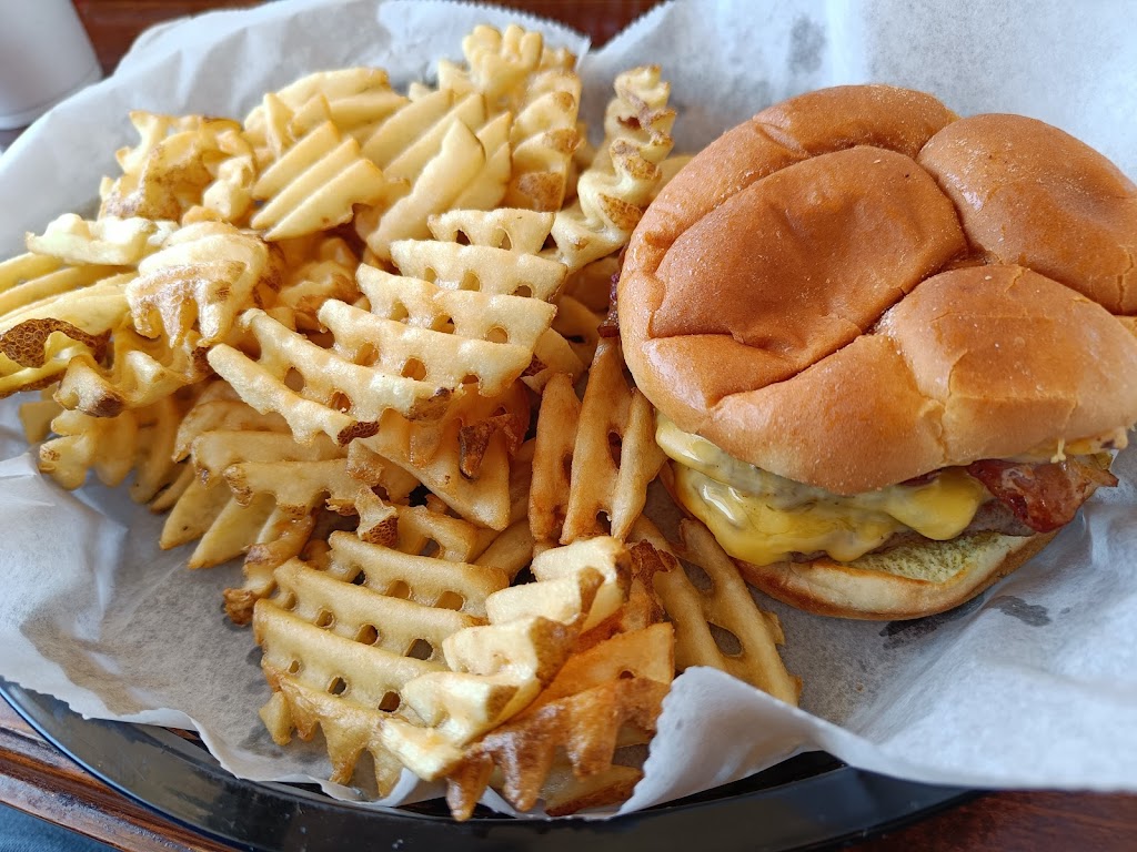 Burger Hut | 745 N Union Ave, Alliance, OH 44601, USA | Phone: (330) 823-4099