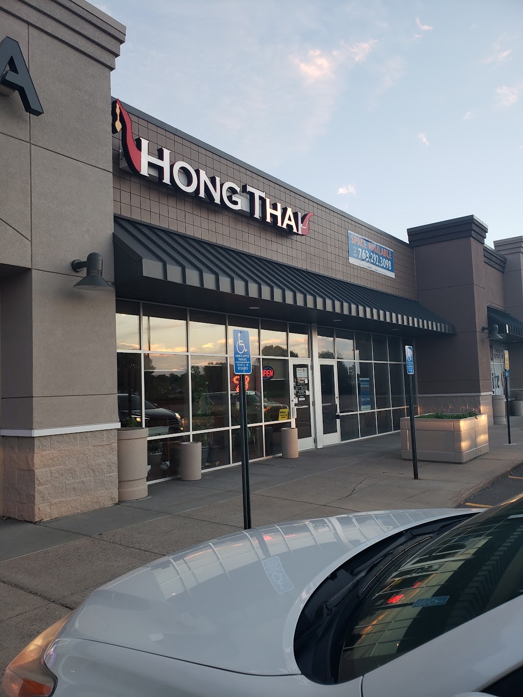 Hong Thai Restaurant Albertville | 5600 La Centre Ave #110, Albertville, MN 55301, USA | Phone: (763) 497-8462