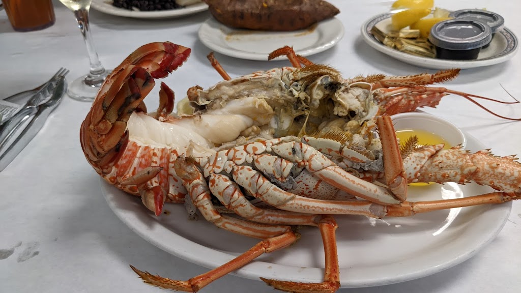 Captain Brians Seafood Market & Restaurant | 8421 N Tamiami Trail, Sarasota, FL 34243, USA | Phone: (941) 351-4492