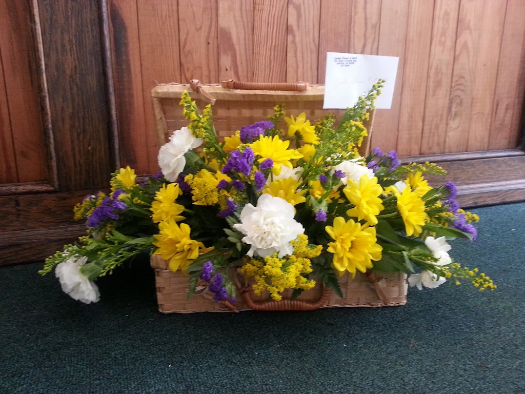 Country Flowers & Herbs | 425 Prospect Ave S, Hartville, OH 44632, USA | Phone: (330) 877-2644