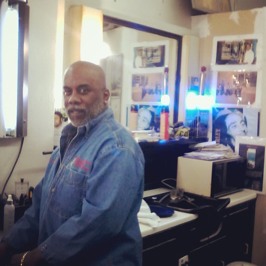 Harrys Place Barber & Style | 4602 Pope Ave, St. Louis, MO 63115, USA | Phone: (314) 385-1555