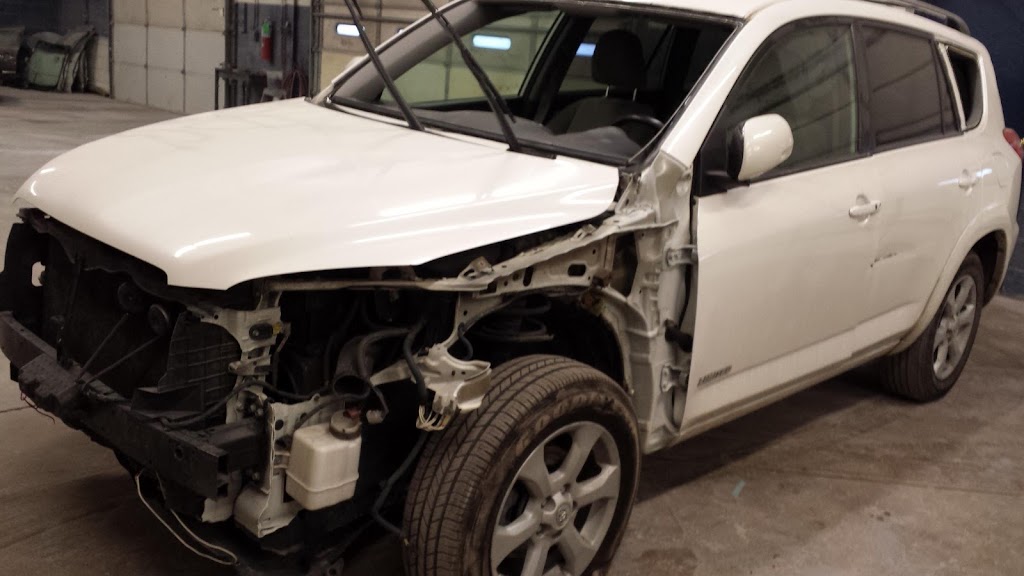 Maaco Auto Body Shop & Painting | 252 Commonwealth Dr, Carol Stream, IL 60188, USA | Phone: (630) 614-1069