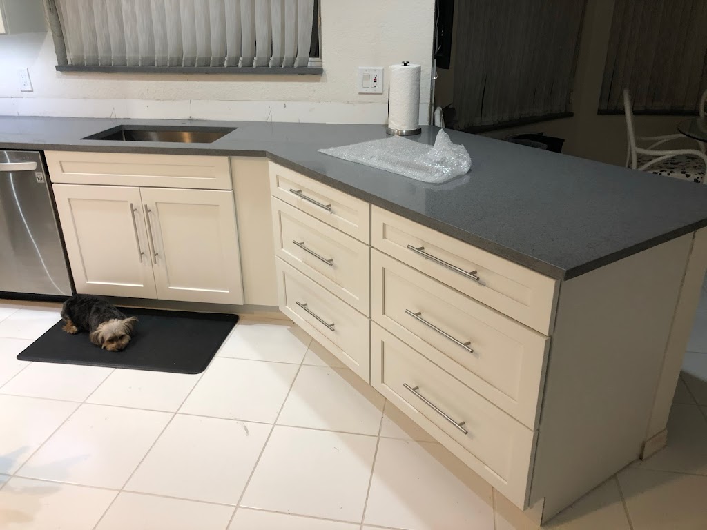 White Shaker Kitchen Cabinets | 2300 W Copans Rd #4, Pompano Beach, FL 33069, USA | Phone: (954) 800-5551
