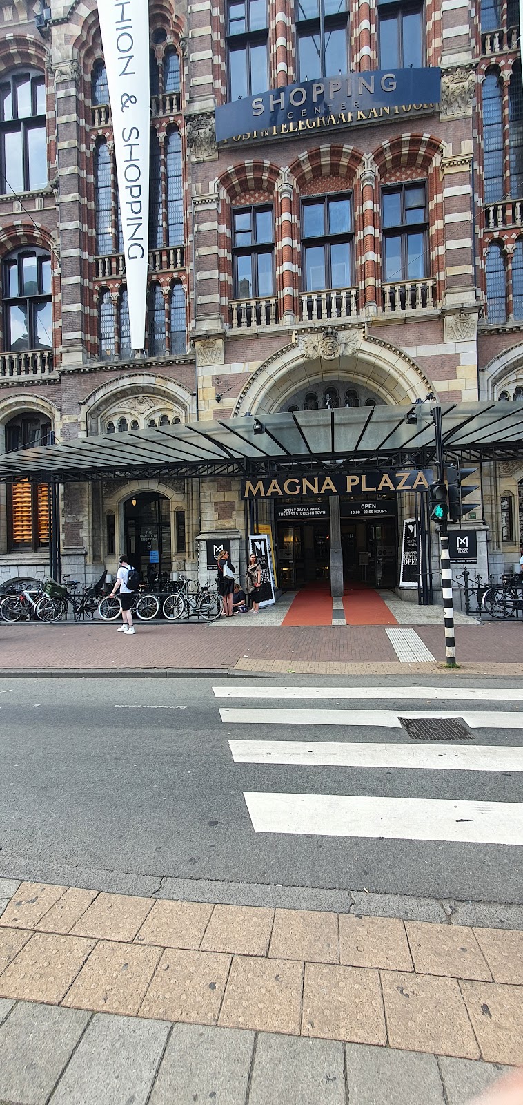 rent24 Coworking Amsterdam Magna Plaza | Spuistraat 139F, 1012 SV Amsterdam, Netherlands | Phone: 020 257 1500