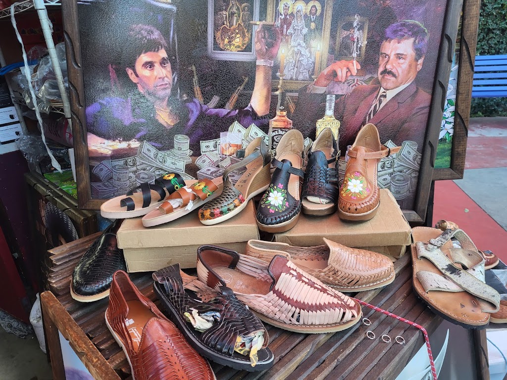 Artesanias El Titere | Plaza del valle kiosco #1, Panorama City, CA 91402, USA | Phone: (818) 912-9351