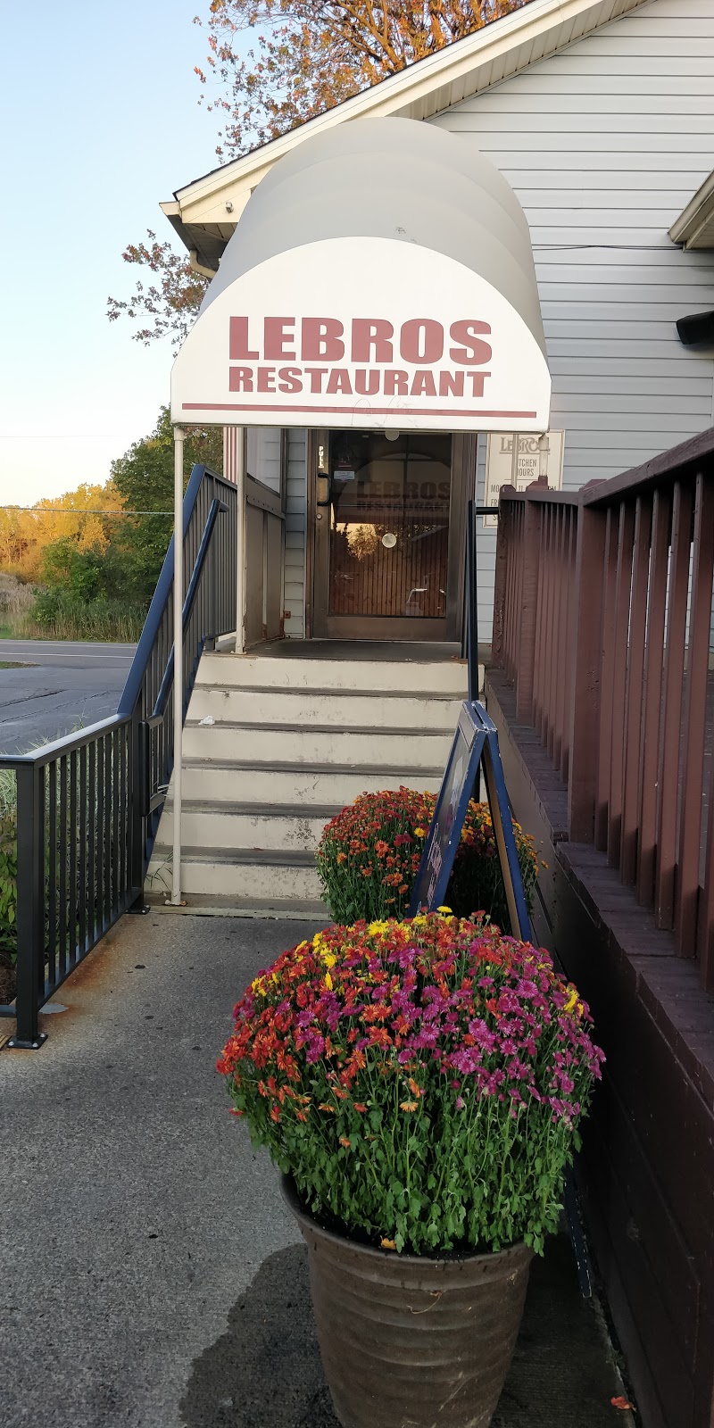 Lebros Restaurant | 330 Campbell Blvd, Getzville, NY 14068, USA | Phone: (716) 688-0404