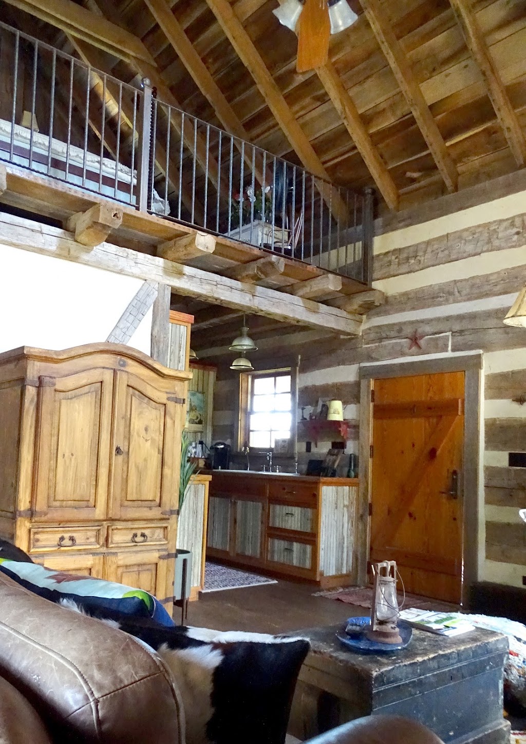 Hillside Cabin | 130 Schoolhouse Ridge, Driftwood, TX 78619, USA | Phone: (512) 423-1963