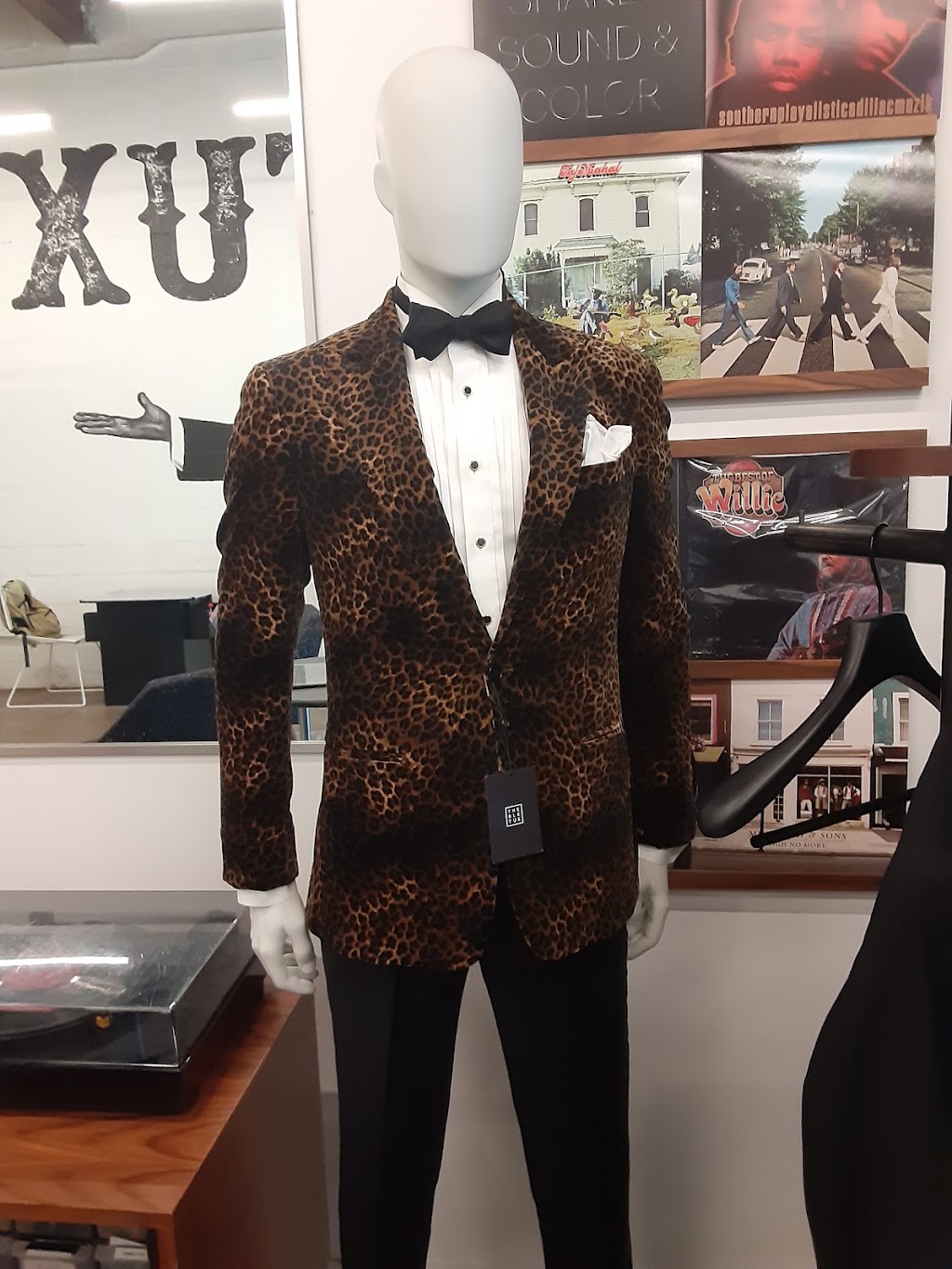 The Black Tux | 2323 N Henderson Ave, Dallas, TX 75206, USA | Phone: (844) 452-2947