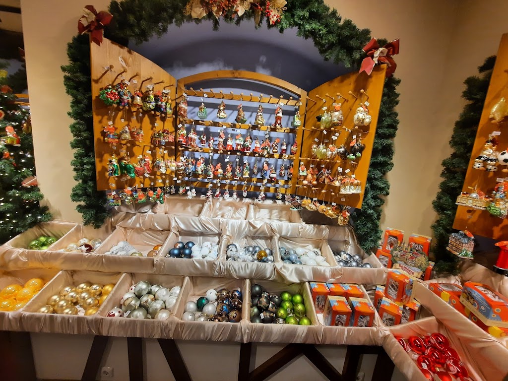 Käthe Wohlfahrt - Weihnachtsdorf | Herrngasse 1, 91541 Rothenburg ob der Tauber, Germany | Phone: 0800 4090150