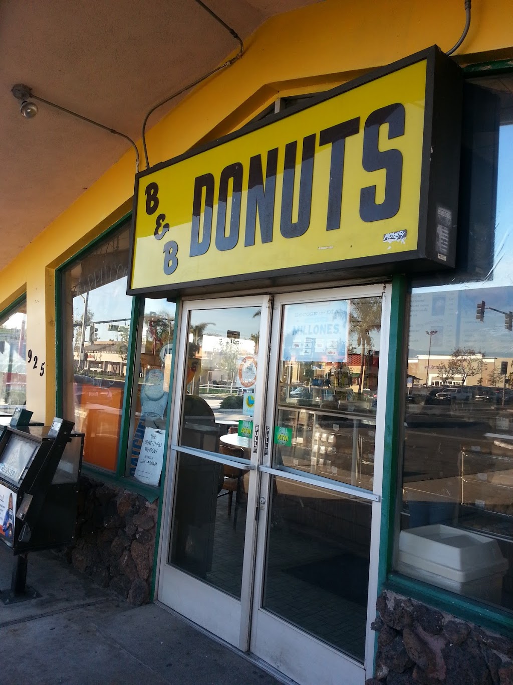 B & B Donuts | 925 Harbor Blvd, Fullerton, CA 92832, USA | Phone: (714) 879-9670