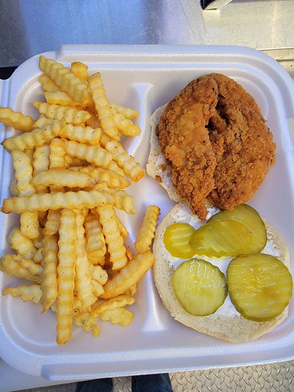 Ducky’s Dockside Bar & Grill | 1090 Shady Cove Rd E, Haines City, FL 33844, USA | Phone: (863) 353-5295