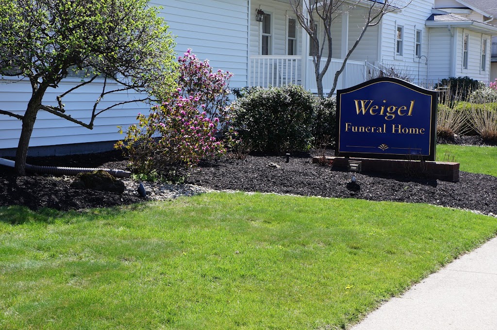 Weigel Funeral Home | 204 Chestnut St, Swanton, OH 43558, USA | Phone: (419) 826-2631