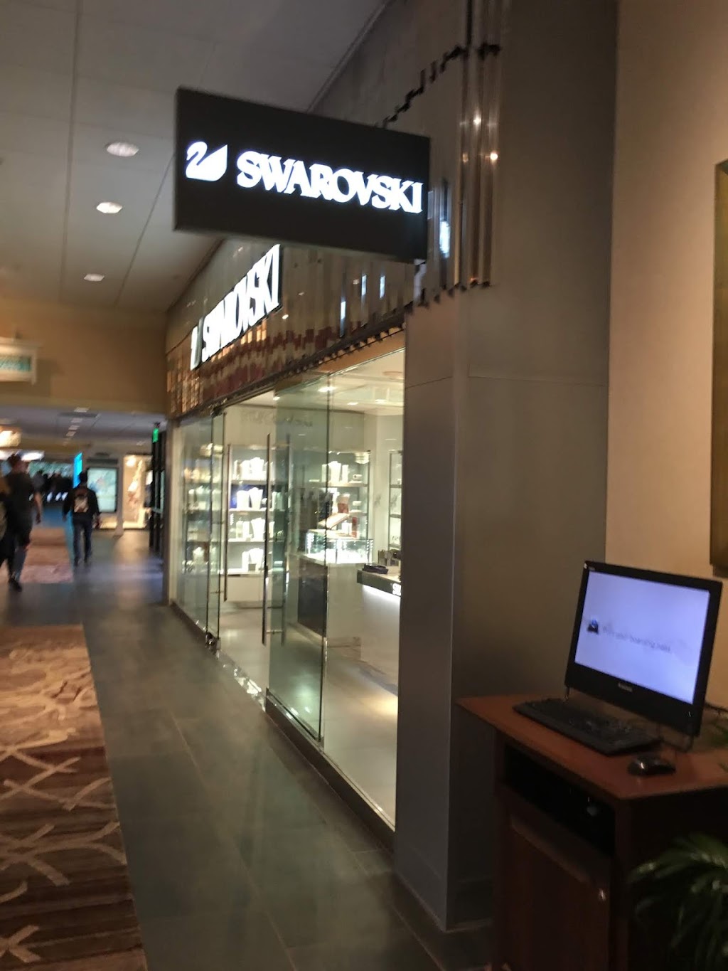 Swarovski at Gaylord Opryland | 2800 Opryland Dr, Nashville, TN 37214, USA | Phone: (615) 889-1000