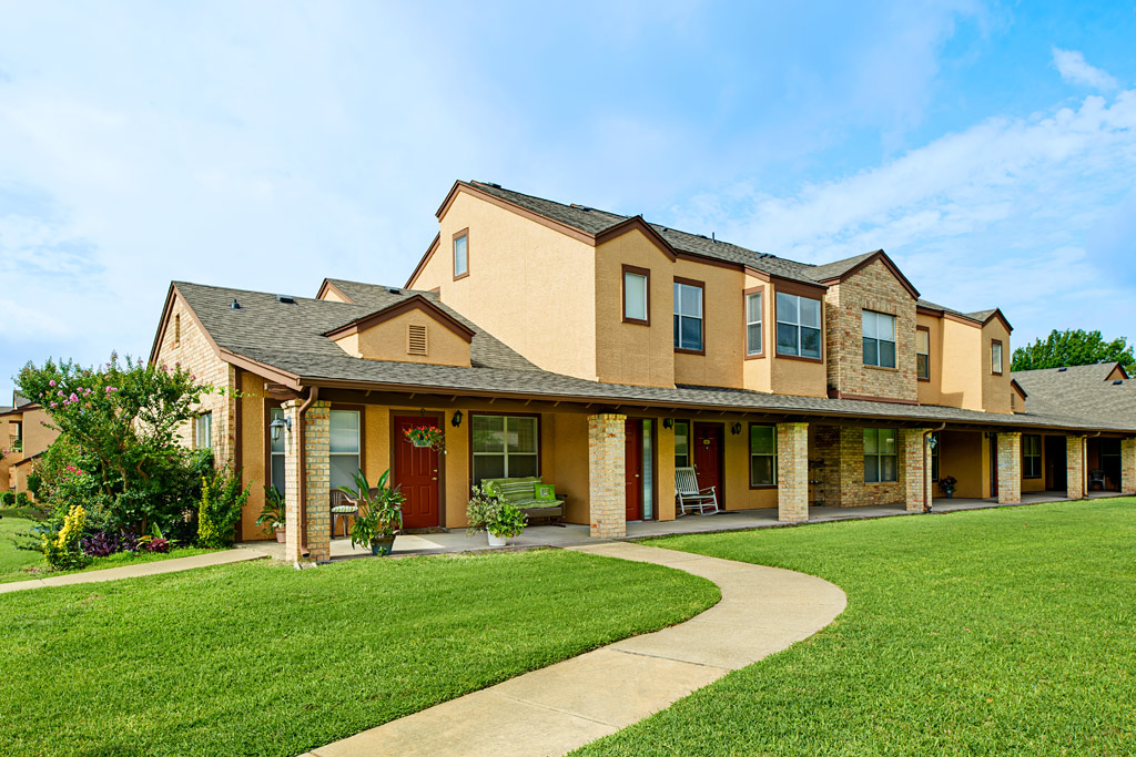 Courtyards at Kirnwood Apartment Homes | 2600 Bolton Boone Dr, DeSoto, TX 75115, USA | Phone: (833) 441-1394