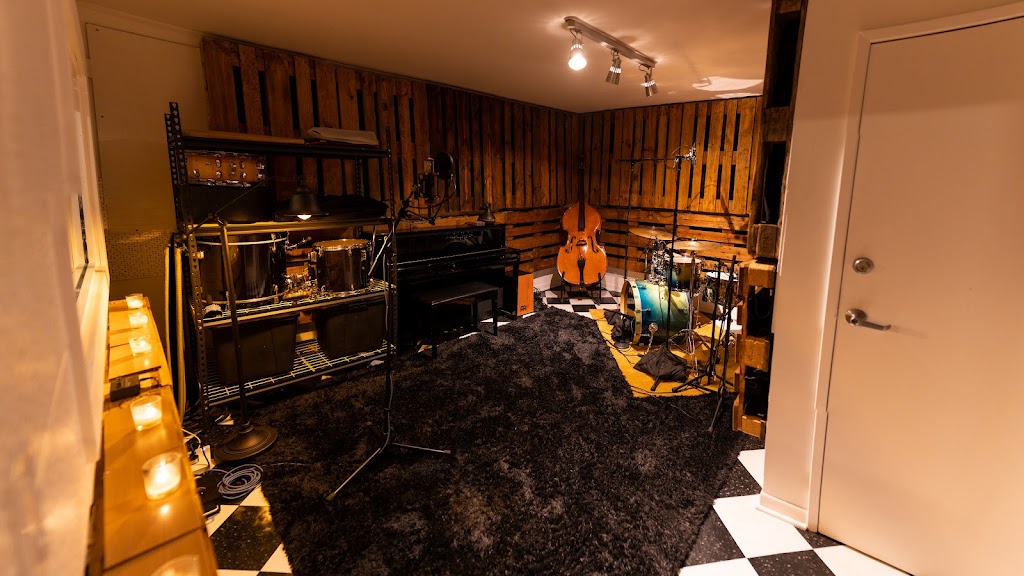 Tiny Room Studios | 6819 West Blvd, Inglewood, CA 90302, USA | Phone: (401) 499-5119