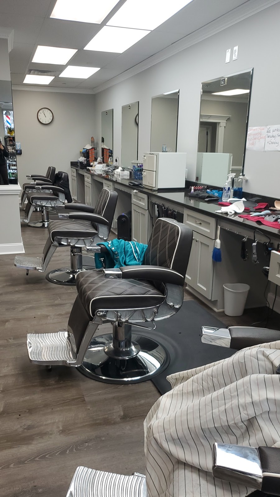 Fort Belvoir Square Barber Shop | 9142 E, 9142 Richmond Hwy Suite B, Fort Belvoir, VA 22060, USA | Phone: (571) 509-0949