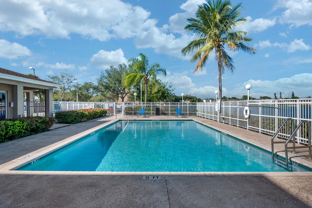 Summerlake Apartments | 5941 Summerlake Dr, Davie, FL 33314 | Phone: (954) 519-7825