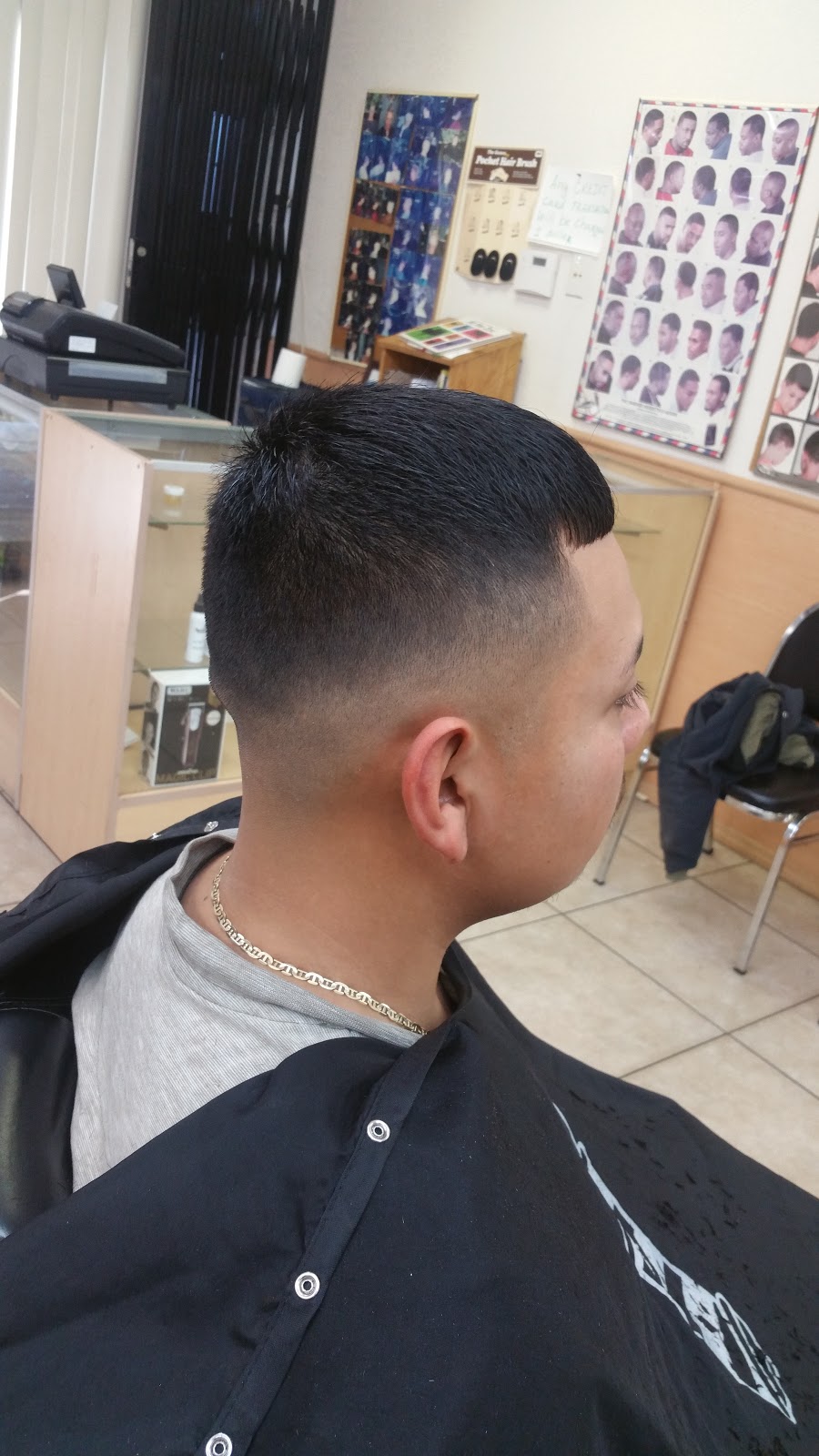 Royal Barber Shop | 11837 N 19th Ave, Phoenix, AZ 85029, USA | Phone: (602) 749-0645