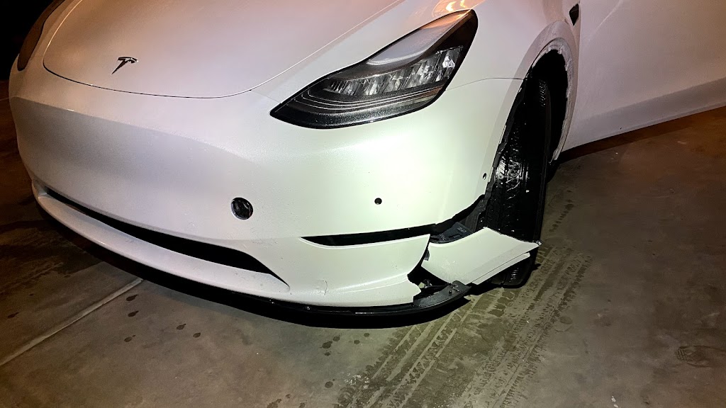 Tesla Collision Elk Grove Village | 2201 Arthur Ave, Elk Grove Village, IL 60007, USA | Phone: (630) 359-2193