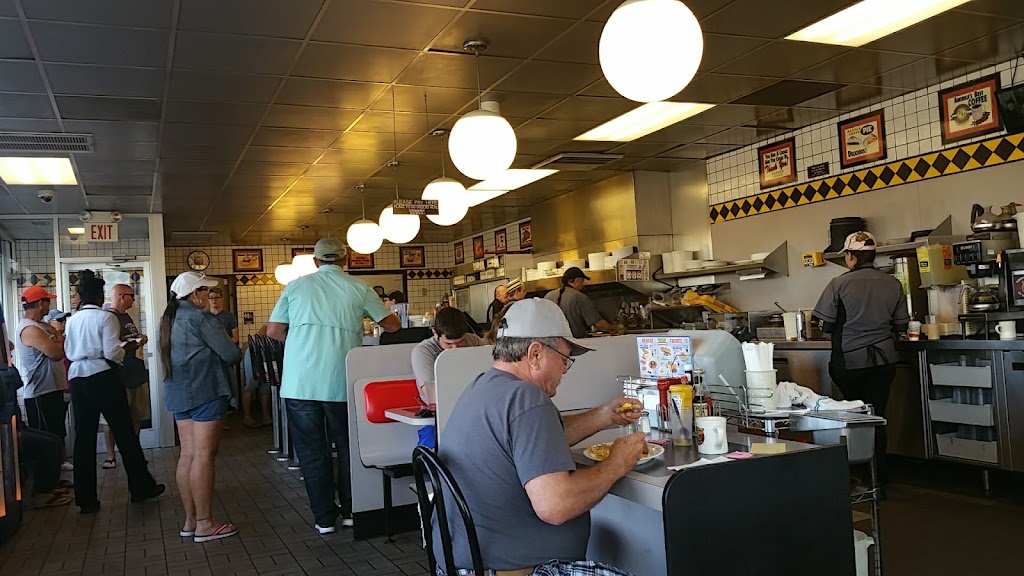 Waffle House | 828 TN-76, White House, TN 37188, USA | Phone: (615) 672-1313