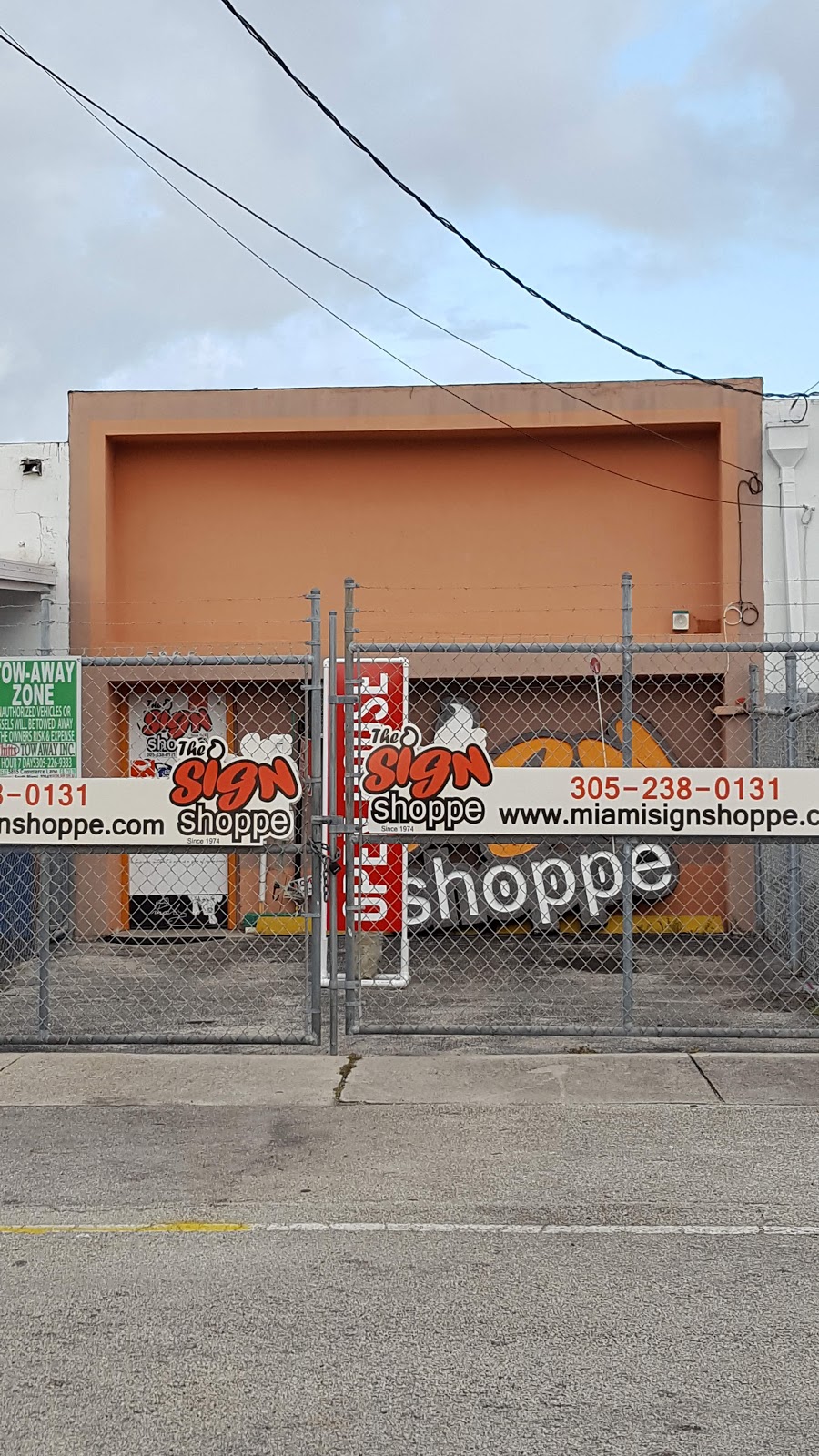 The Sign Shoppe | 5865 Commerce Ln, South Miami, FL 33143, USA | Phone: (305) 238-0131