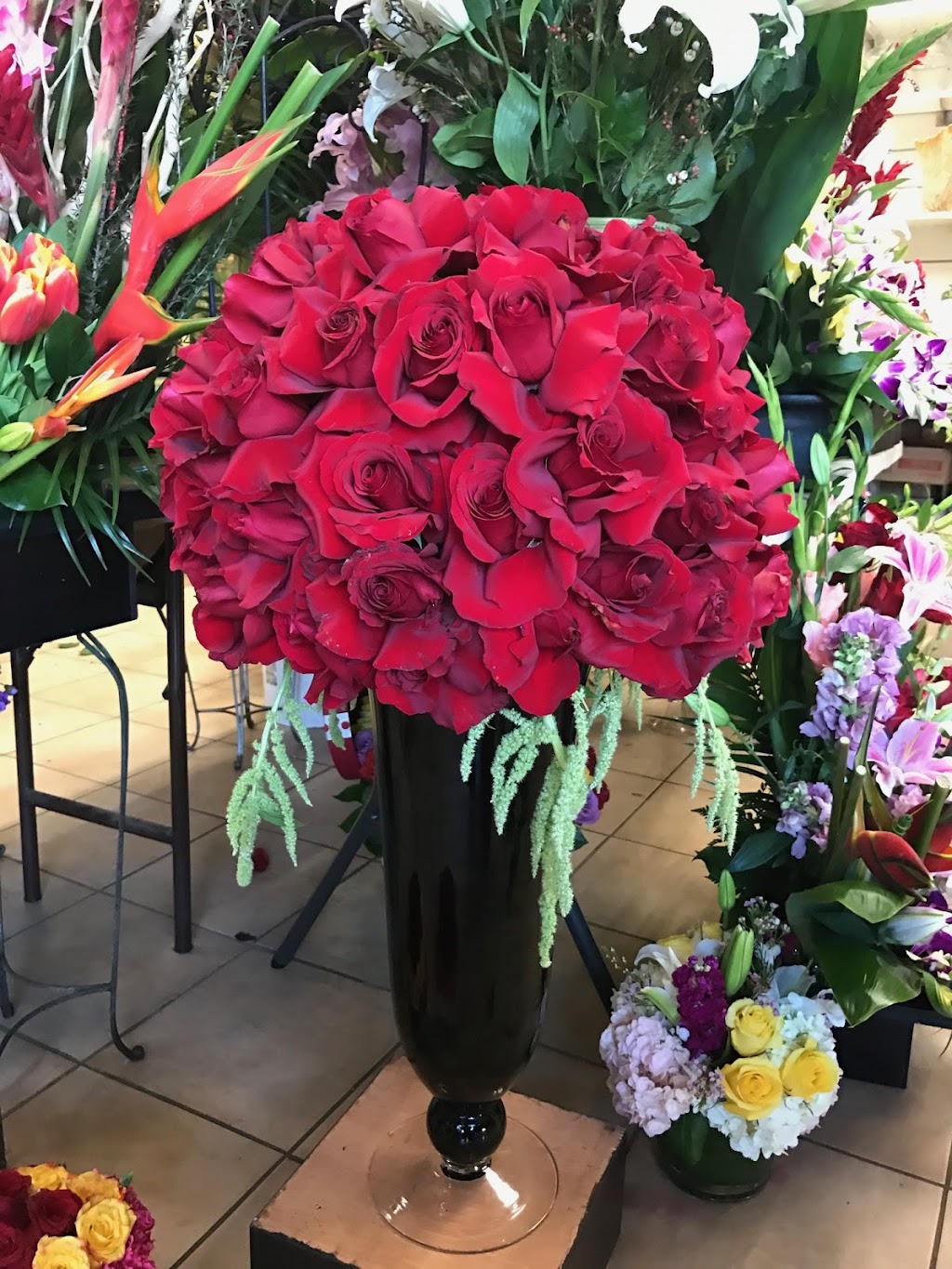 Tinas Flowers & Gifts | 22401 Ventura Blvd D, Woodland Hills, CA 91364, USA | Phone: (818) 225-1504