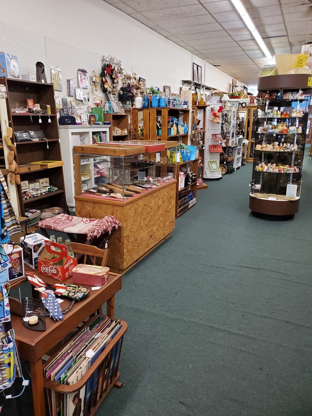 Treasures and Books | 114 W Oklahoma Ave, Guthrie, OK 73044, USA | Phone: (405) 282-8101