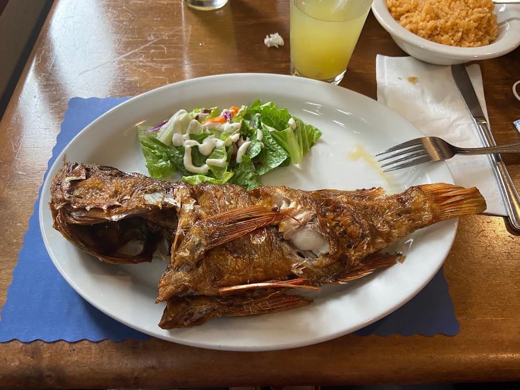 Sandras Restaurant | Chinchorro 10, 22710 Puerto Nuevo, B.C., Mexico | Phone: 661 614 1051