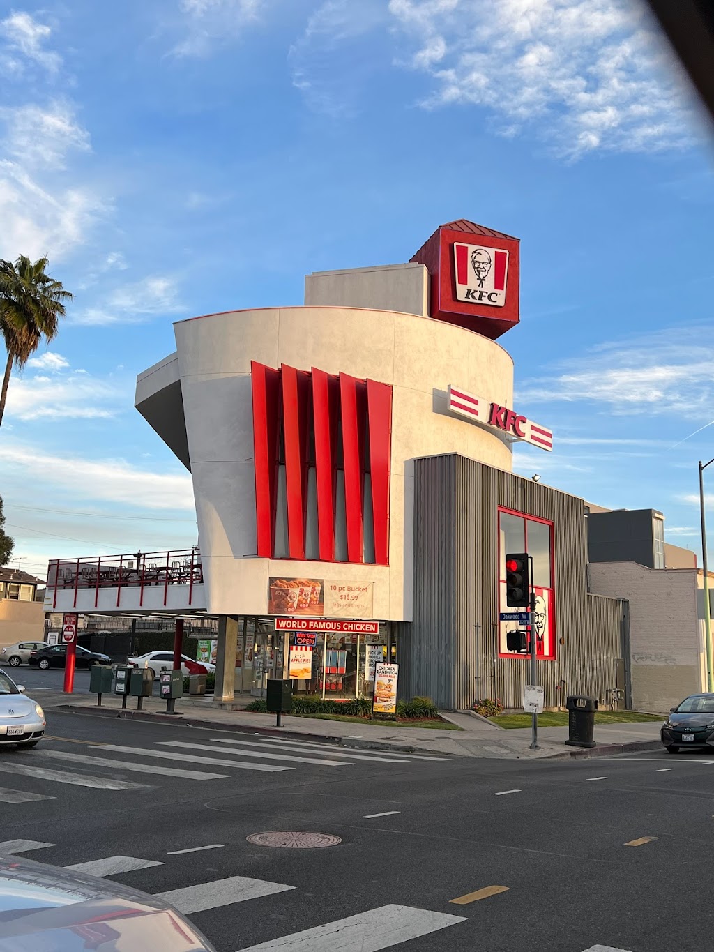 KFC | 11900 Wilshire Blvd, Los Angeles, CA 90025, USA | Phone: (310) 477-1884