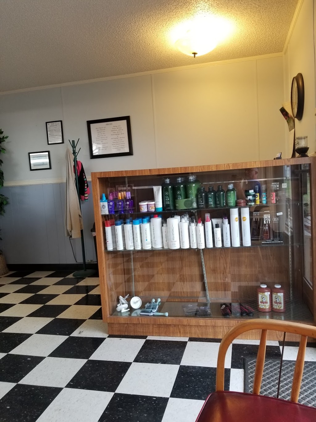 Johnnys Family Hair Services | 65 E Main St, Munford, TN 38058, USA | Phone: (901) 837-0106